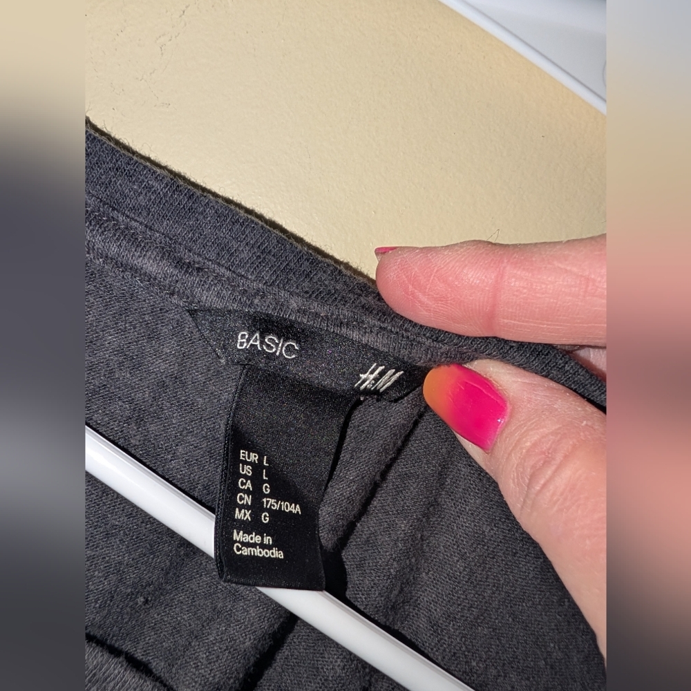 H&M Basic Top Size Large - Picture 2 of 3